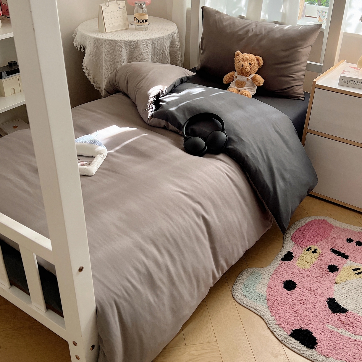 91家纺网 家纺一手货源 找家纺 缦绣阁家纺 2026新款亲肤水洗棉纯色四件套床单被罩被套单件学生宿舍上下铺单人三件套 浅灰深灰