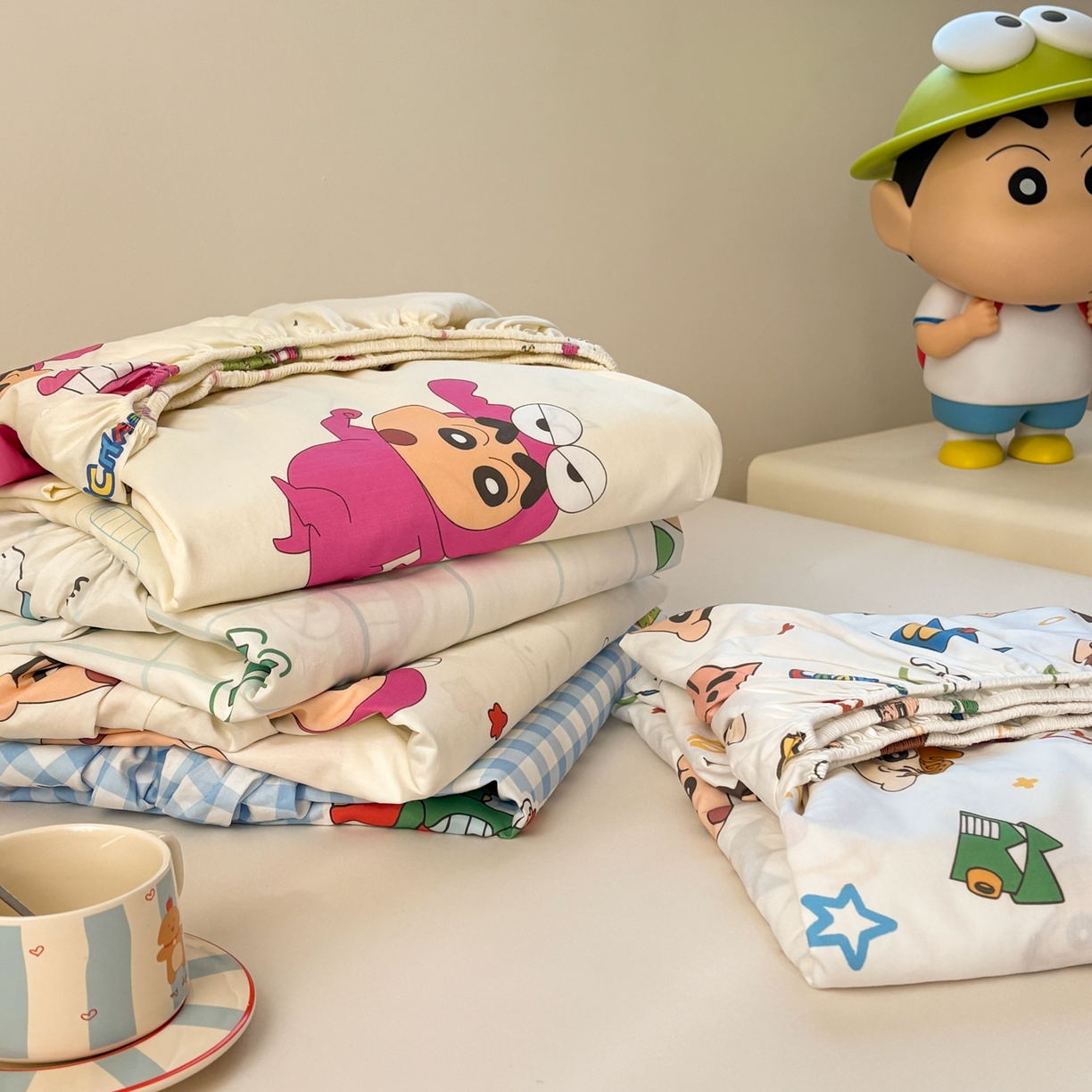 91家纺网 家纺一手货源 找家纺 居眠 2026新款全棉纯棉印花单层蜡笔小新单床笠床笠单件 组合图仅供展示-不可下单