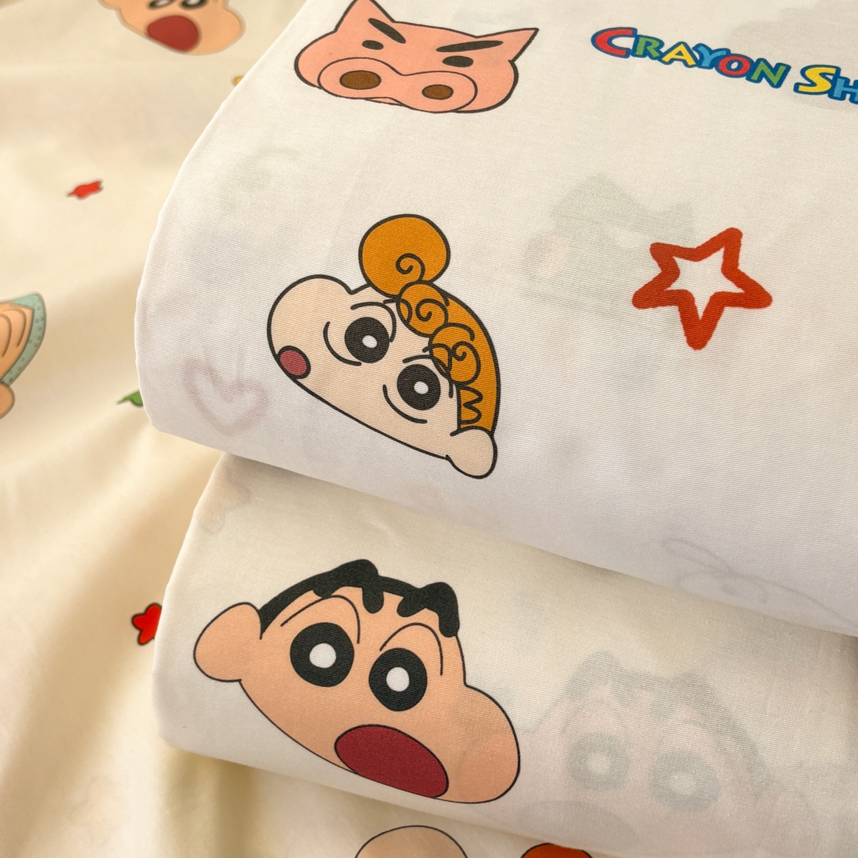 91家纺网 家纺一手货源 找家纺 居眠 2026新款全棉纯棉印花单层蜡笔小新单床笠床笠单件 组合图仅供展示-不可下单