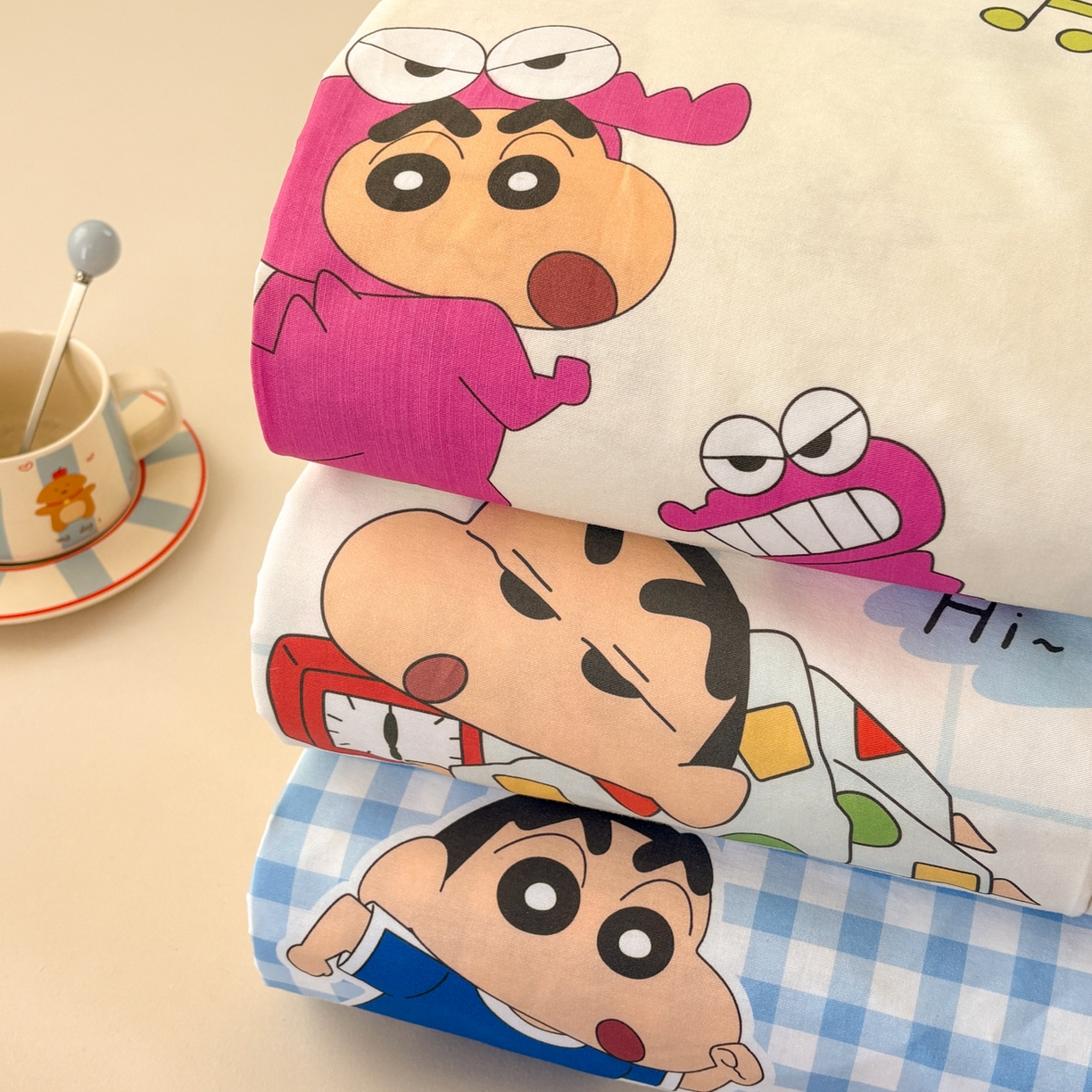 91家纺网 家纺一手货源 找家纺 居眠 2026新款全棉纯棉印花单层蜡笔小新单床笠床笠单件 组合图仅供展示-不可下单