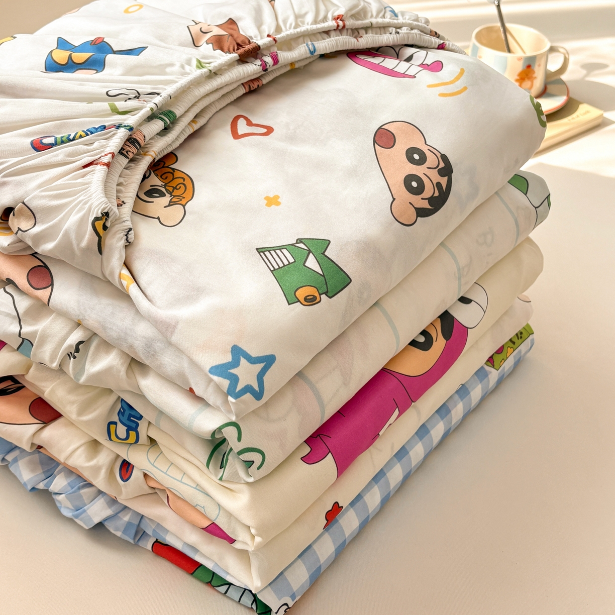 91家纺网 家纺一手货源 找家纺 居眠 2026新款全棉纯棉印花单层蜡笔小新单床笠床笠单件 组合图仅供展示-不可下单