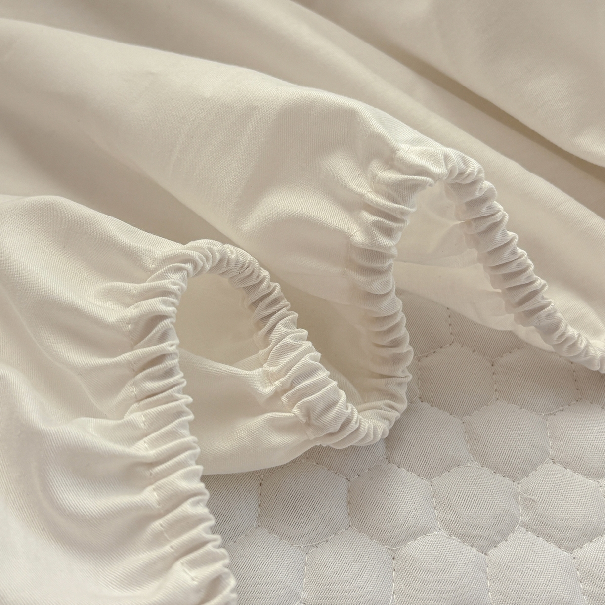 91家纺网 家纺一手货源 找家纺 居眠 2026新款微笑全棉夹棉单床笠床笠单件 微笑-白色