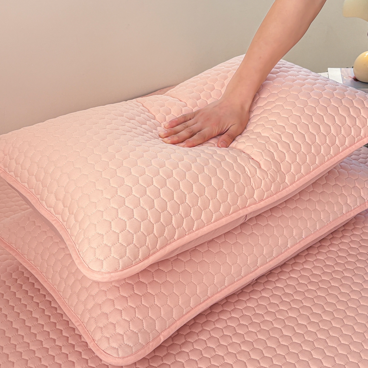 91家纺网 家纺一手货源 找家纺 居眠 2026新款微笑全棉夹棉单床笠床笠单件 微笑-粉色