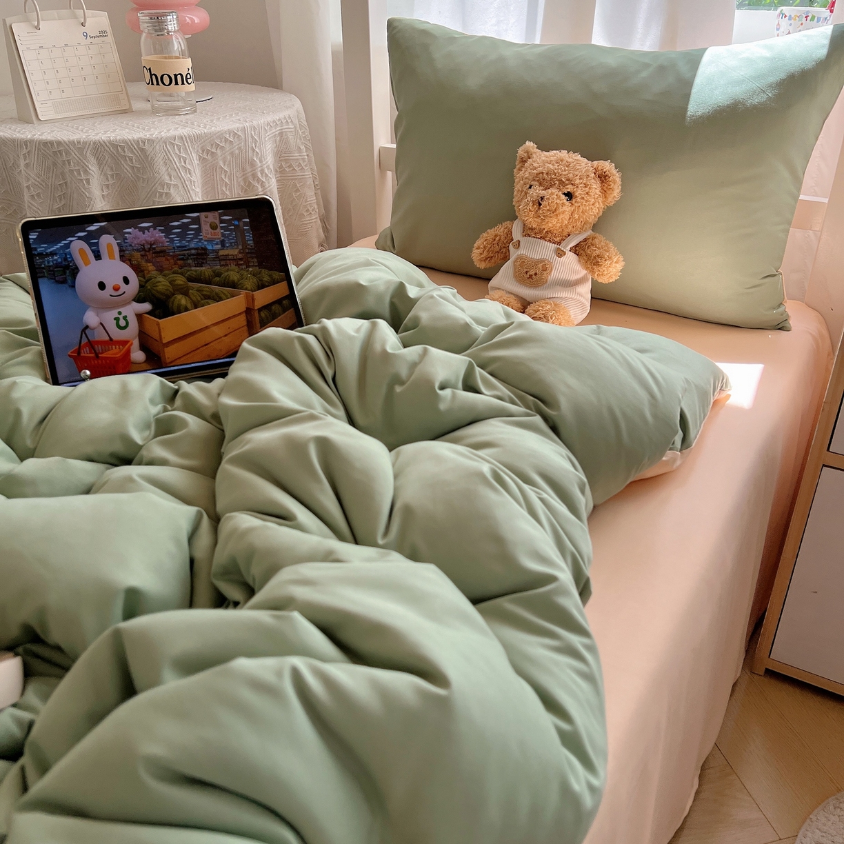 91家纺网 家纺一手货源 找家纺 缦绣阁家纺 2026新款亲肤水洗棉纯色四件套床单被罩被套单件学生宿舍上下铺单人三件套 浅绿浅驼