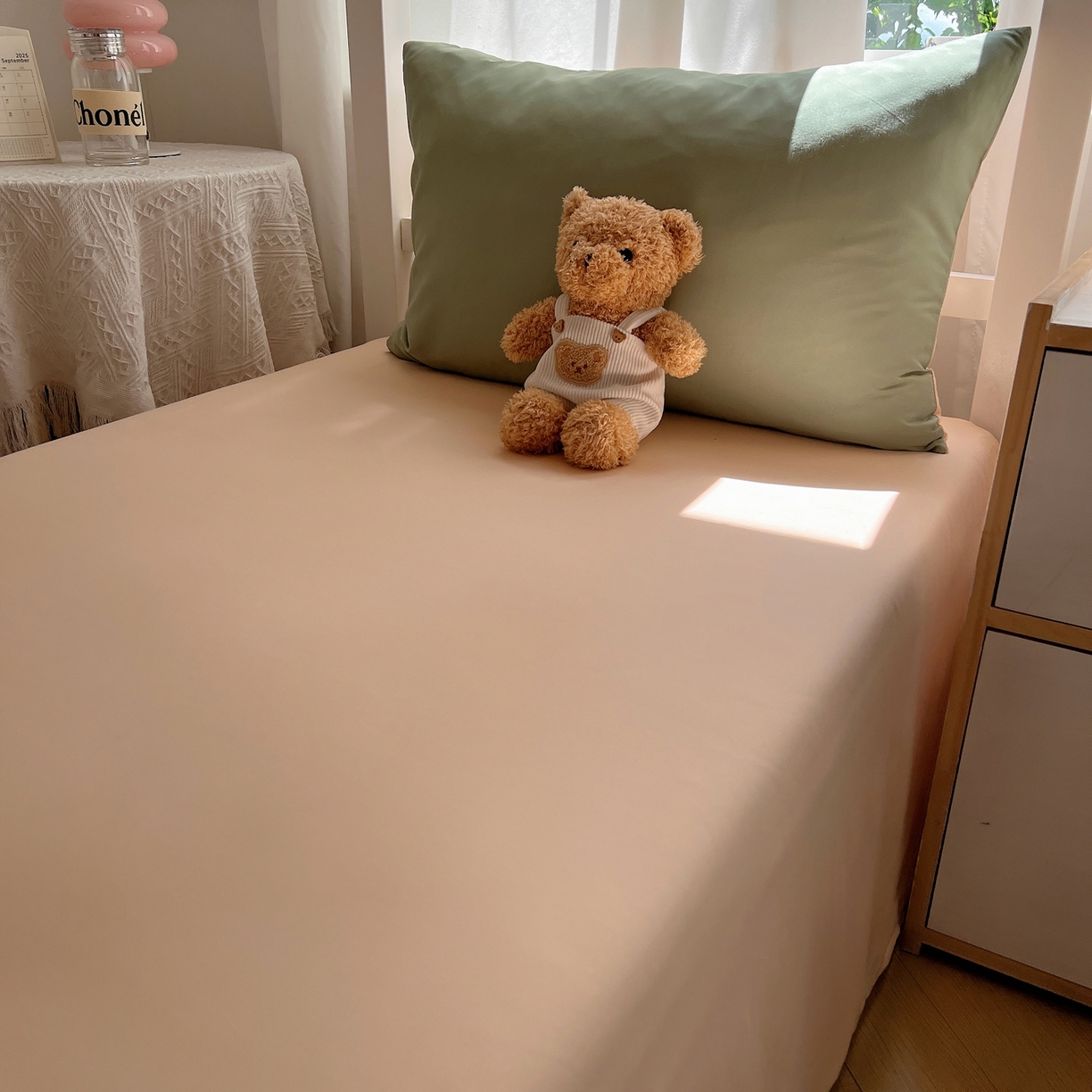 91家纺网 家纺一手货源 找家纺 缦绣阁家纺 2026新款亲肤水洗棉纯色四件套床单被罩被套单件学生宿舍上下铺单人三件套 浅绿浅驼