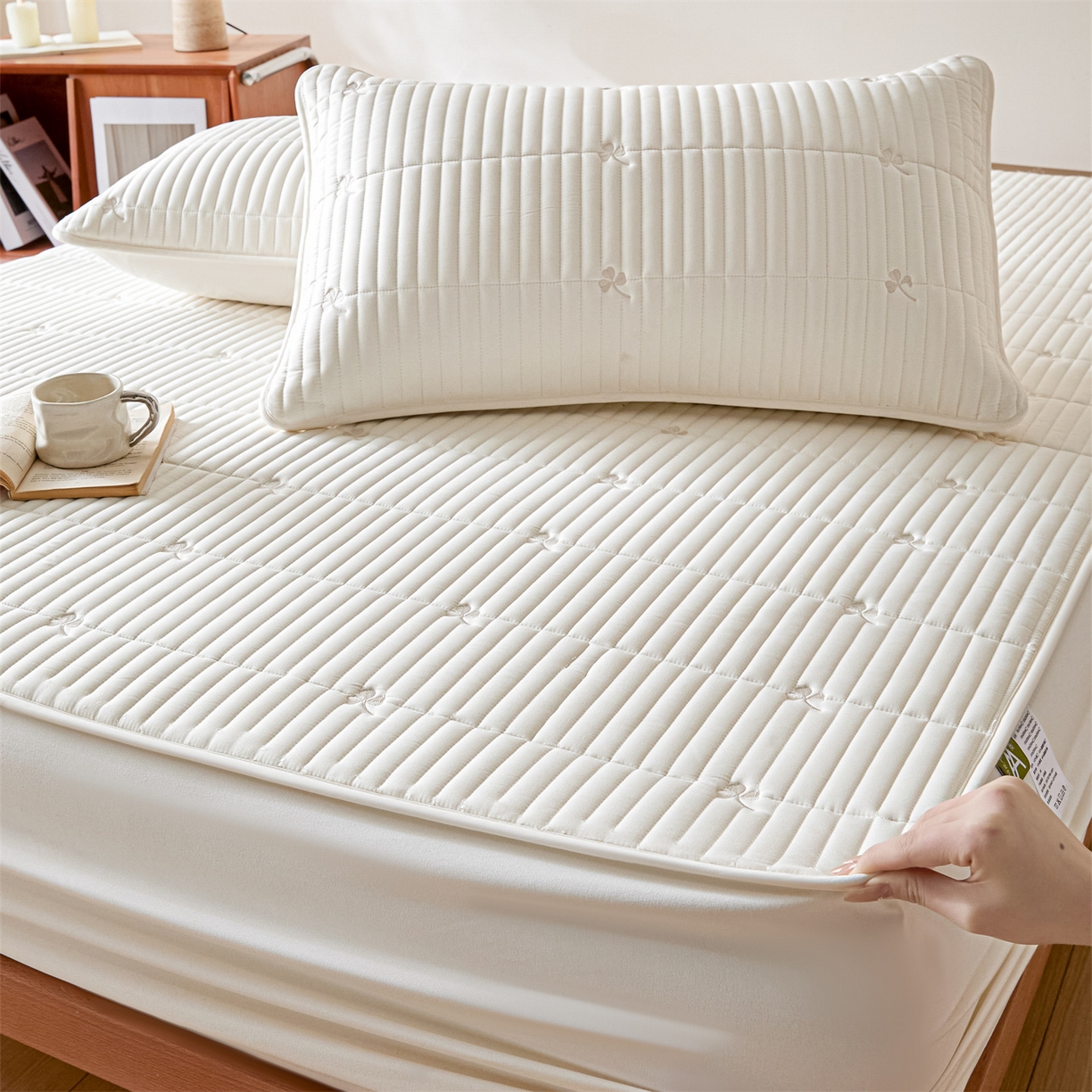 91家纺网 家纺一手货源 找家纺 （总）居眠 2026新款三叶草刺绣棉花防水单床笠床笠单件