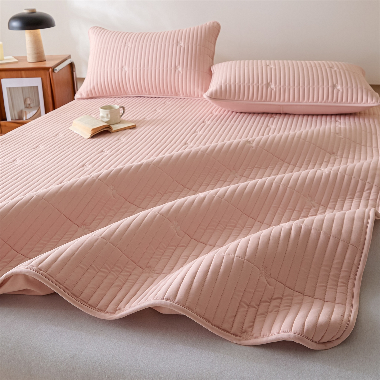 91家纺网 家纺一手货源 找家纺 居眠 2026新款三叶草刺绣棉花防水单床笠床笠单件 三叶草-粉