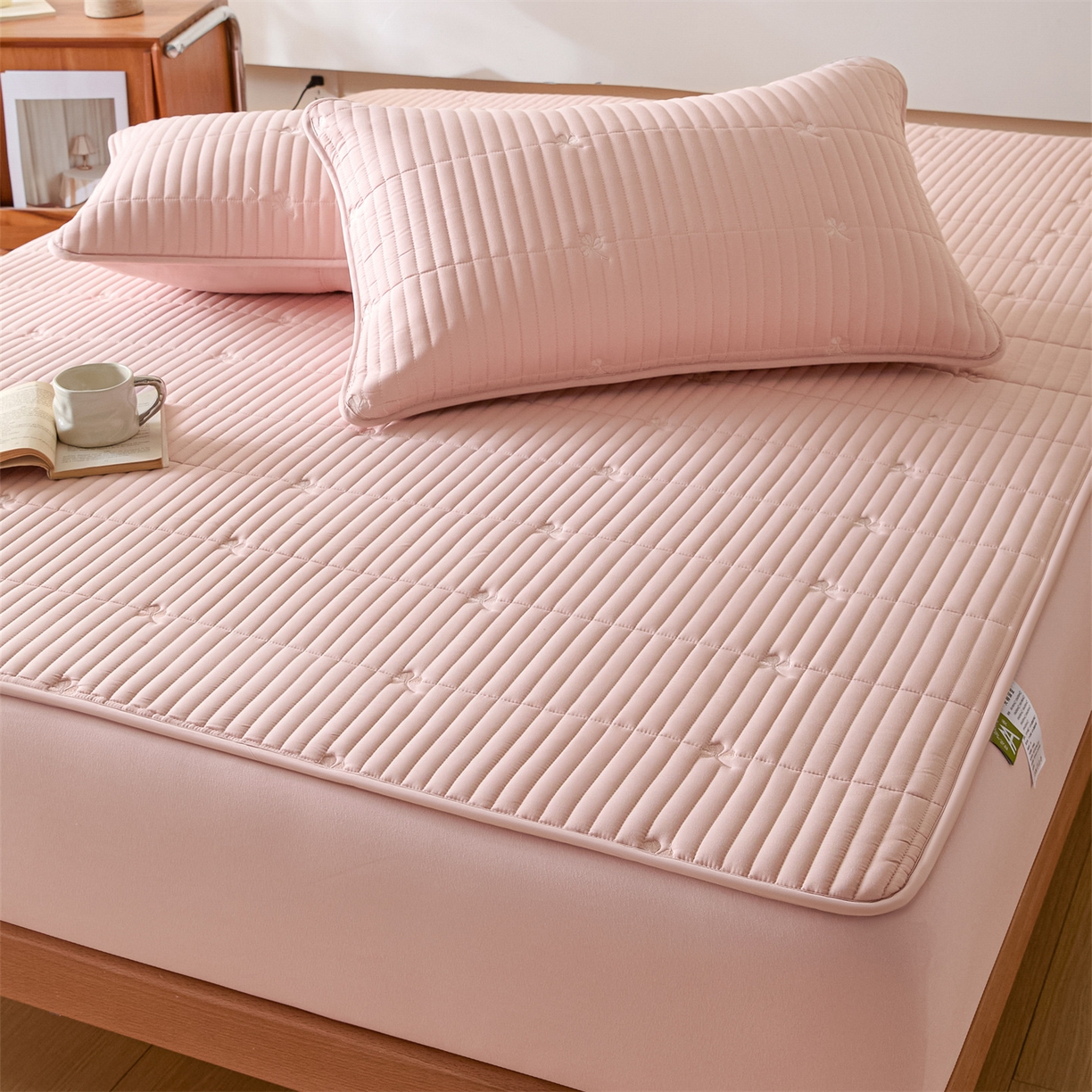 91家纺网 家纺一手货源 找家纺 居眠 2026新款三叶草刺绣棉花防水单床笠床笠单件 三叶草-粉