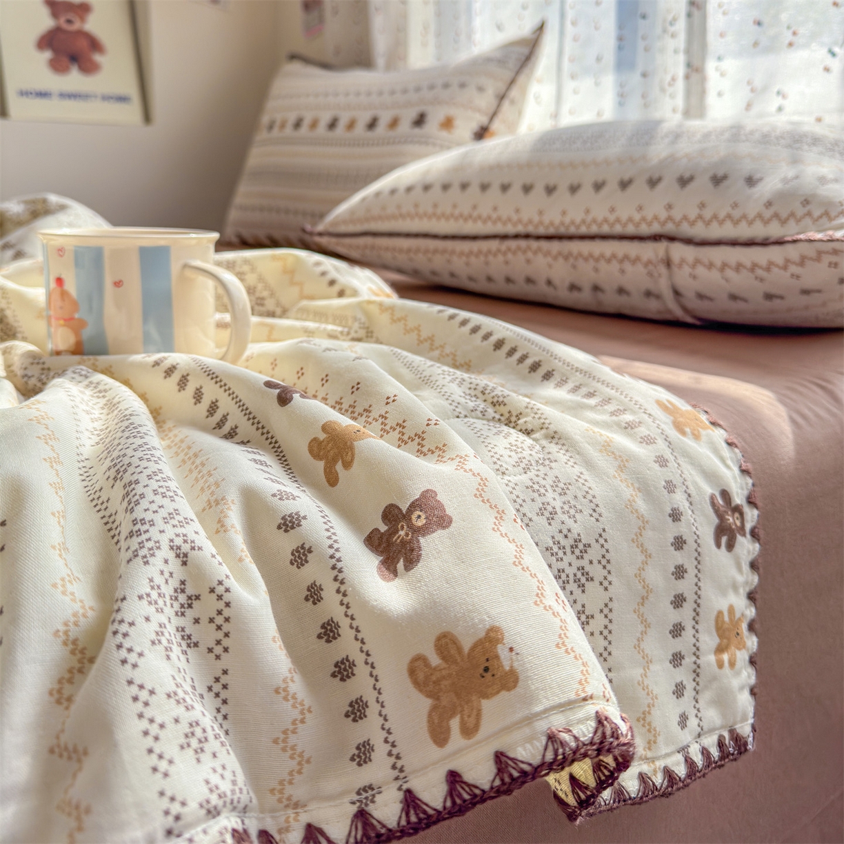 91家纺网 家纺一手货源 找家纺 被窝家纺 2026春夏新款贝壳边全棉双层纱大豆夏凉被空调被夏被四件套 费尔岛小熊