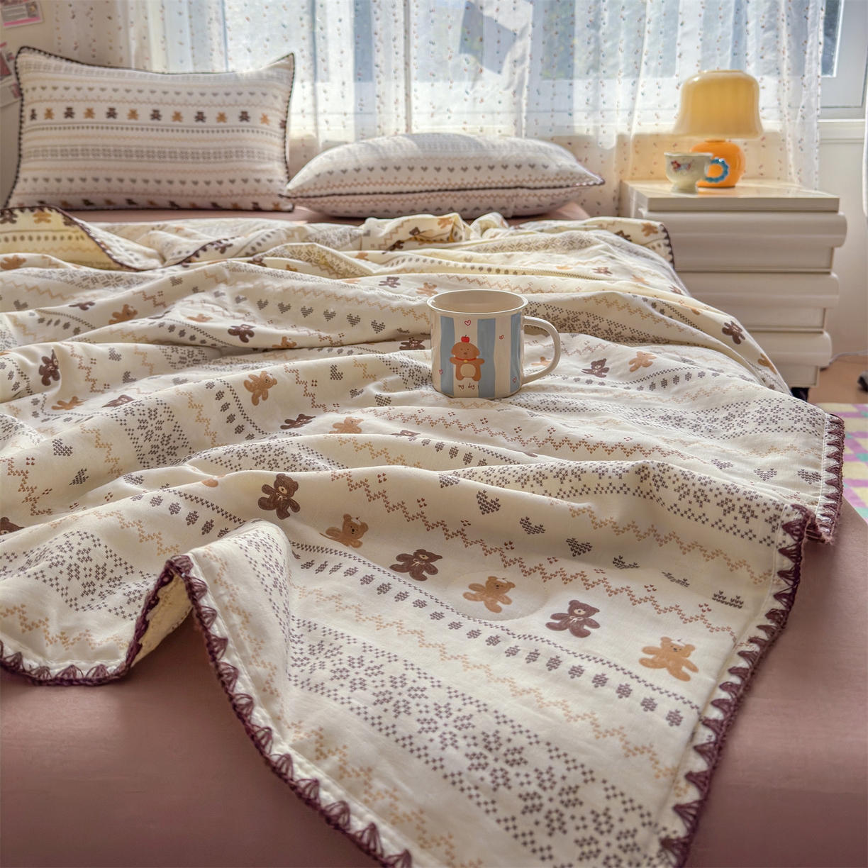 91家纺网 家纺一手货源 找家纺 被窝家纺 2026春夏新款贝壳边全棉双层纱大豆夏凉被空调被夏被四件套 费尔岛小熊