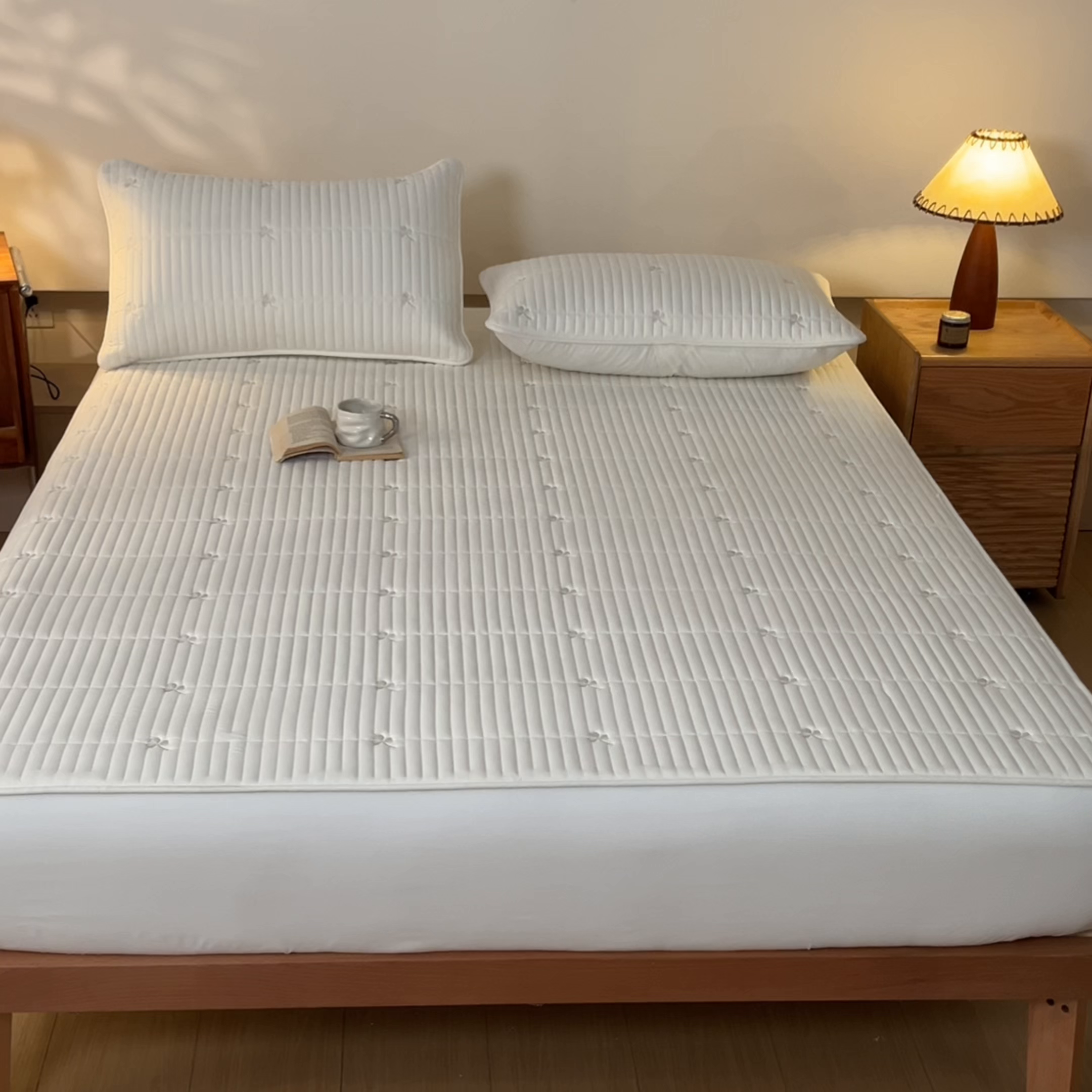 91家纺网 家纺一手货源 找家纺 （总）居眠 2026新款三叶草刺绣棉花防水单床笠床笠单件