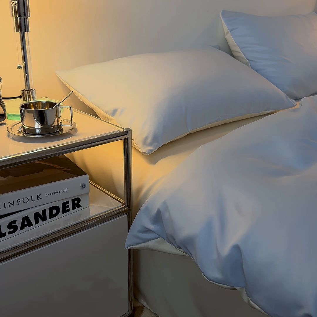 91家纺网 家纺一手货源 找家纺 缦绣阁家纺  2026新款夏季轻奢水洗冰丝四件套真丝简约纯色被罩被套学生宿舍三件套-洛可可系列 洛可可-天空兰+芝士