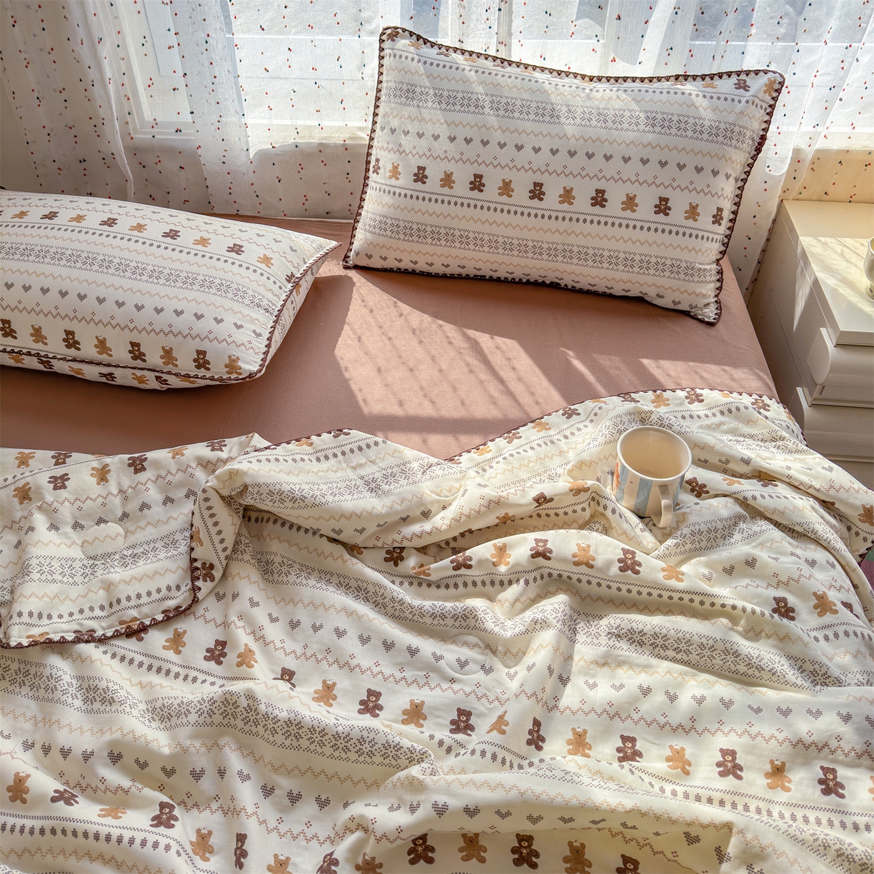 91家纺网 家纺一手货源 找家纺 被窝家纺 2026春夏新款贝壳边全棉双层纱大豆夏凉被空调被夏被四件套 费尔岛小熊