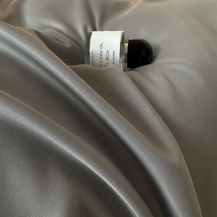 91家纺网 家纺一手货源 找家纺 缦绣阁家纺  2026新款夏季轻奢水洗冰丝四件套真丝简约纯色被罩被套学生宿舍三件套-洛可可系列 洛可可-银灰