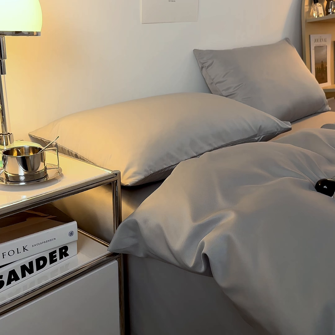 91家纺网 家纺一手货源 找家纺 缦绣阁家纺  2026新款夏季轻奢水洗冰丝四件套真丝简约纯色被罩被套学生宿舍三件套-洛可可系列 洛可可-银灰