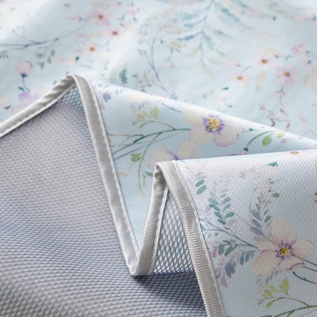 91家纺网 家纺一手货源 找家纺 优莱床垫 2026新款冰丝复合抗菌凉席床裙款 粉黛碎花凉席床裙