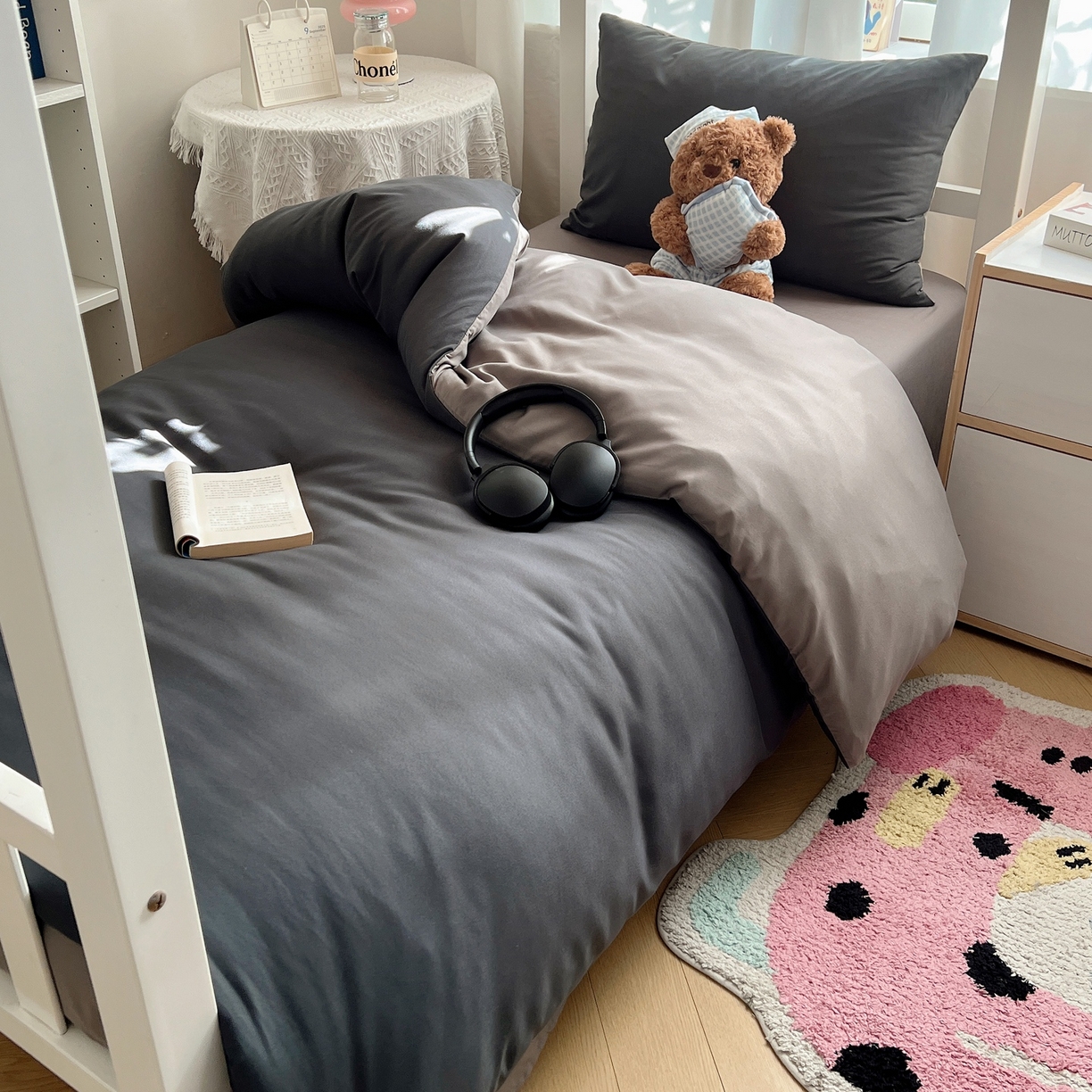 91家纺网 家纺一手货源 找家纺 缦绣阁家纺 2026新款亲肤水洗棉纯色四件套床单被罩被套单件学生宿舍上下铺单人三件套 深灰浅灰