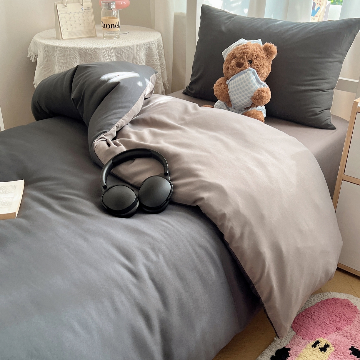 91家纺网 家纺一手货源 找家纺 缦绣阁家纺 2026新款亲肤水洗棉纯色四件套床单被罩被套单件学生宿舍上下铺单人三件套 深灰浅灰