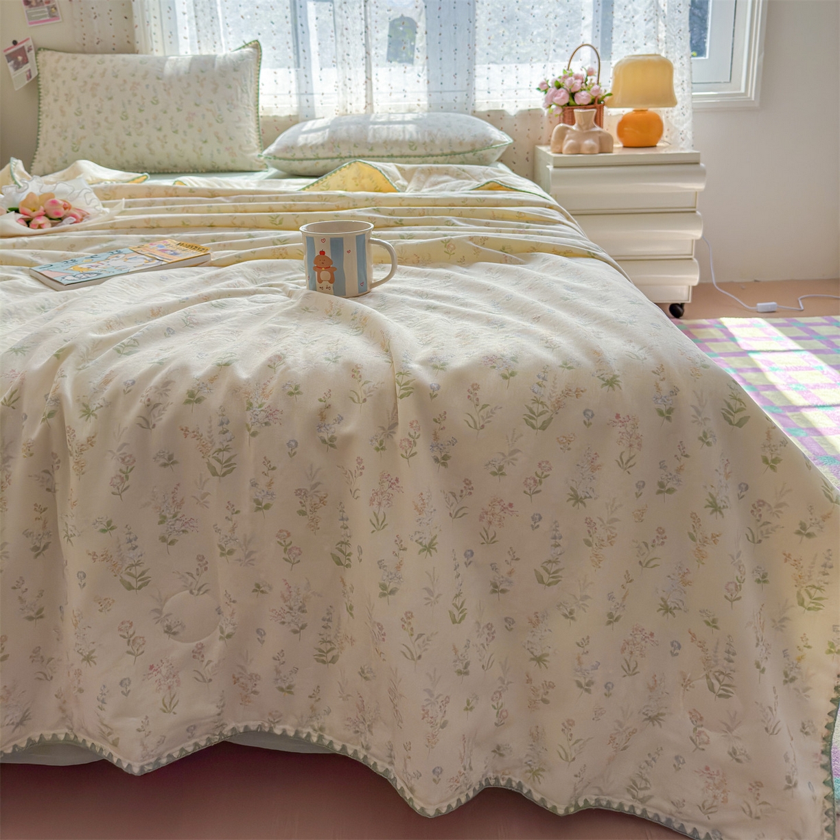 91家纺网 家纺一手货源 找家纺 被窝家纺 2026春夏新款贝壳边全棉双层纱大豆夏凉被空调被夏被四件套 蓝风铃