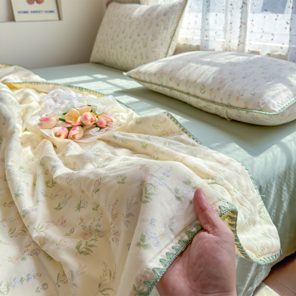 91家纺网 家纺一手货源 找家纺 被窝家纺 2026春夏新款贝壳边全棉双层纱大豆夏凉被空调被夏被四件套 蓝风铃