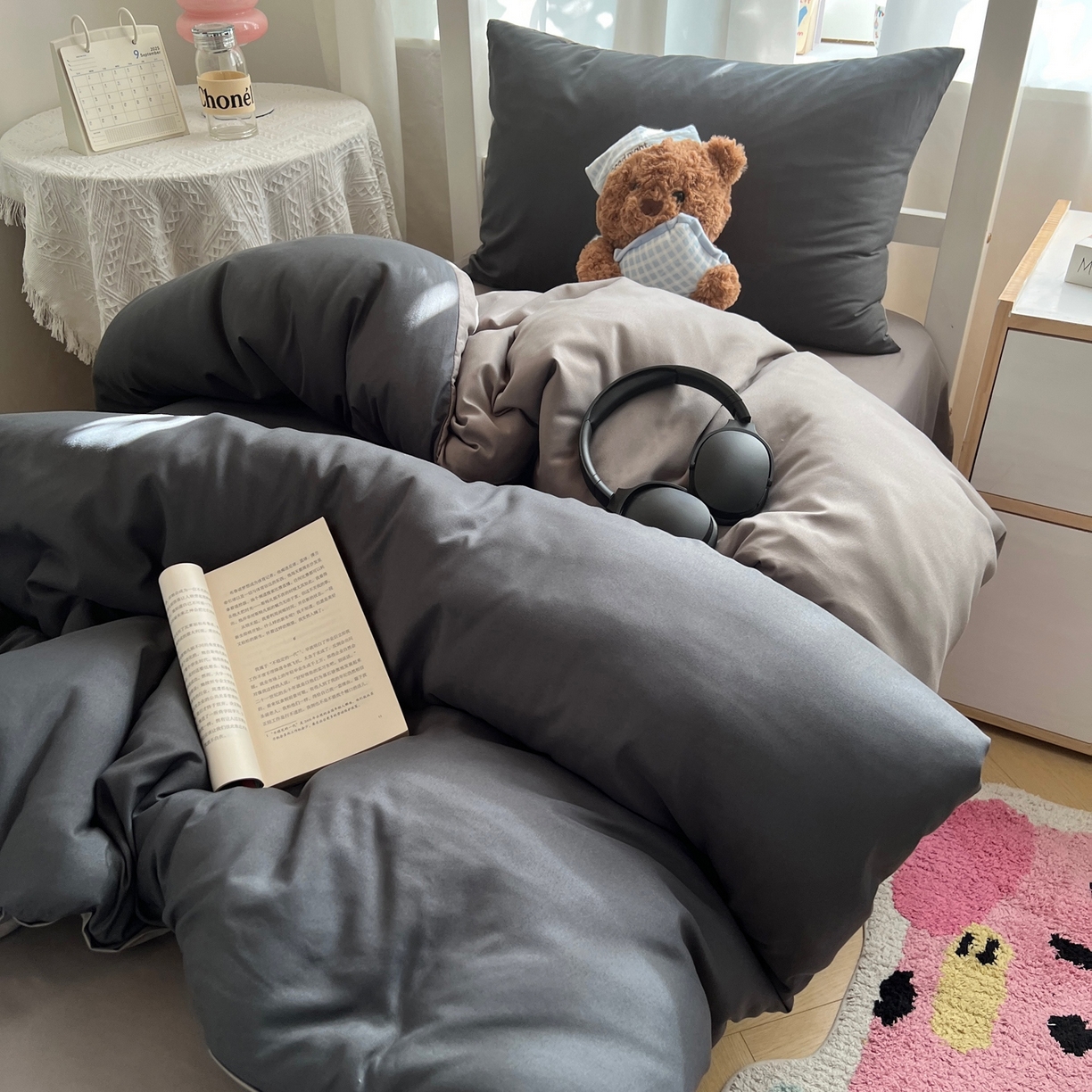 91家纺网 家纺一手货源 找家纺 缦绣阁家纺 2026新款亲肤水洗棉纯色四件套床单被罩被套单件学生宿舍上下铺单人三件套 深灰浅灰