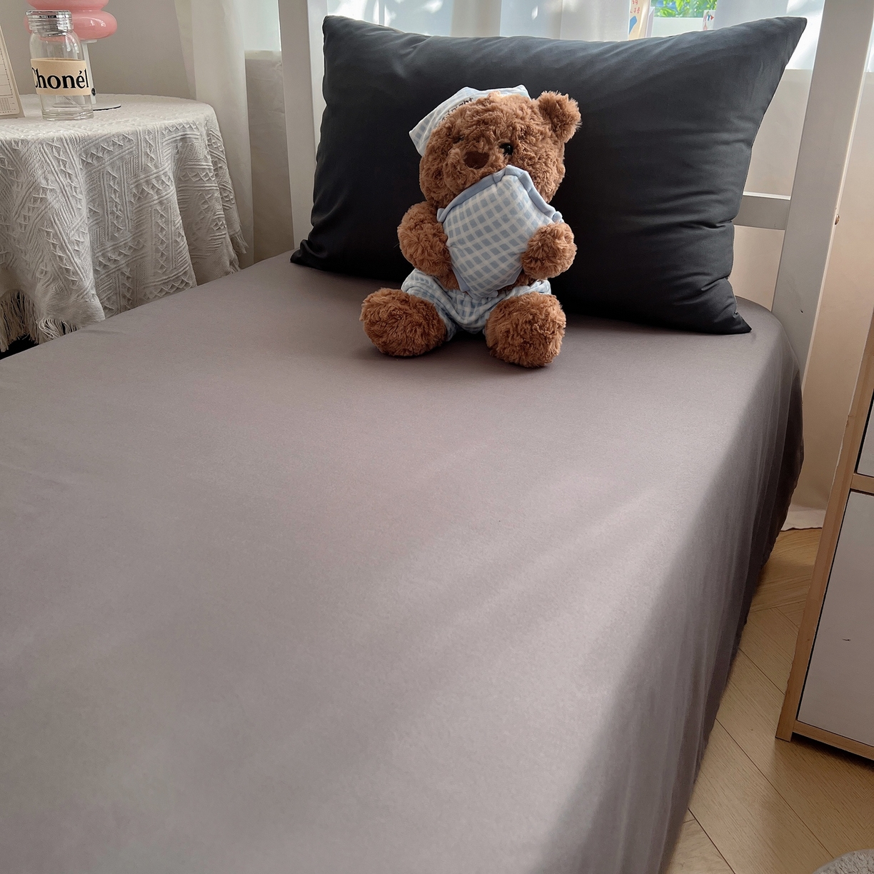 91家纺网 家纺一手货源 找家纺 缦绣阁家纺 2026新款亲肤水洗棉纯色四件套床单被罩被套单件学生宿舍上下铺单人三件套 深灰浅灰