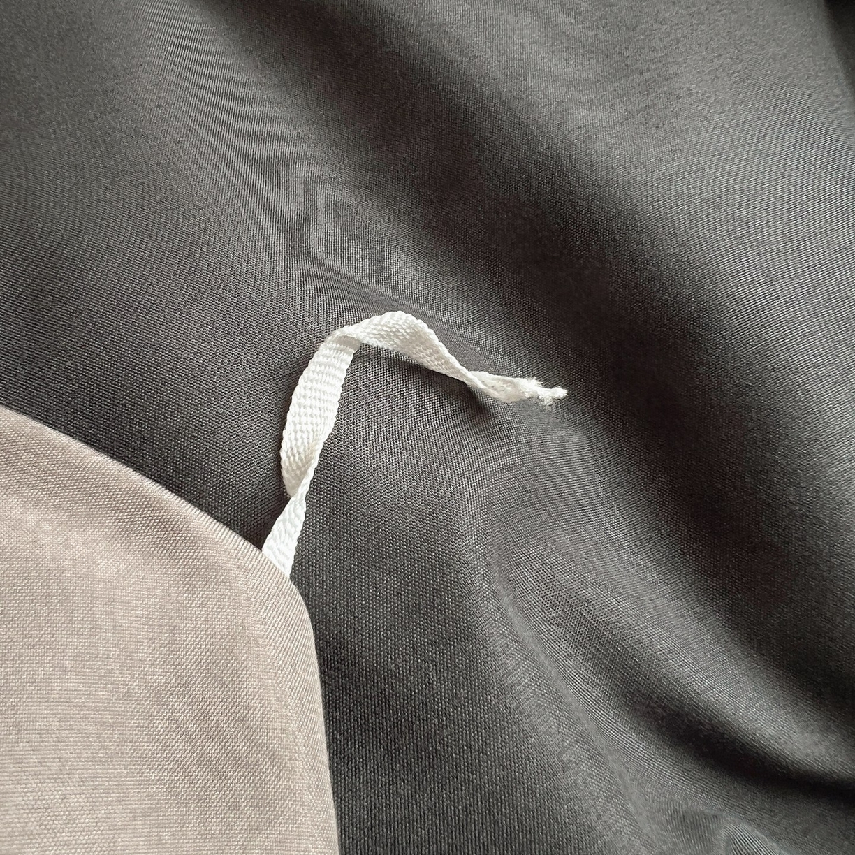 91家纺网 家纺一手货源 找家纺 缦绣阁家纺 2026新款亲肤水洗棉纯色四件套床单被罩被套单件学生宿舍上下铺单人三件套 深灰浅灰