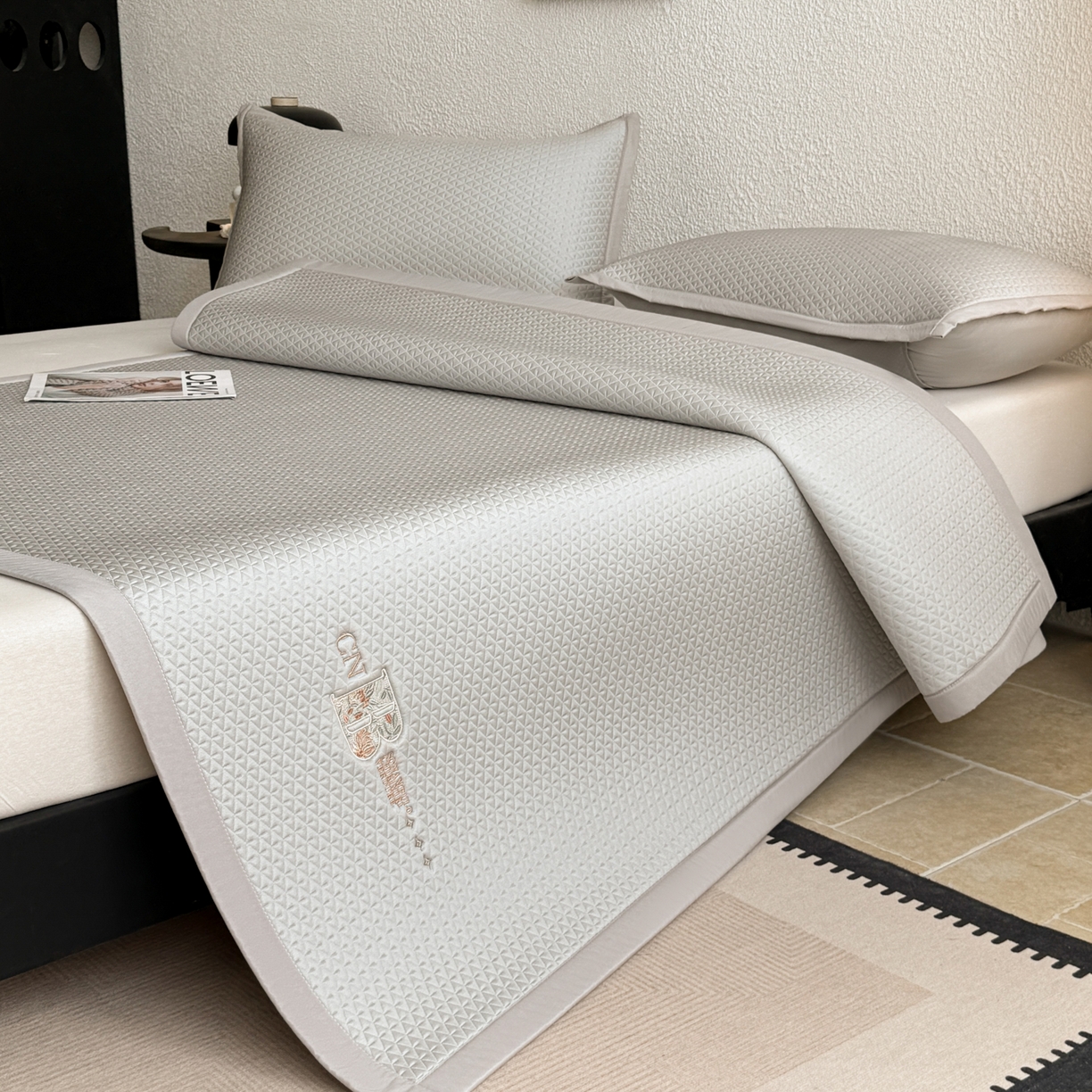 91家纺网 家纺一手货源 找家纺 （总）鑫姿席业 2026新款A类PE凉感抗菌席凉席席子-几何花静系列