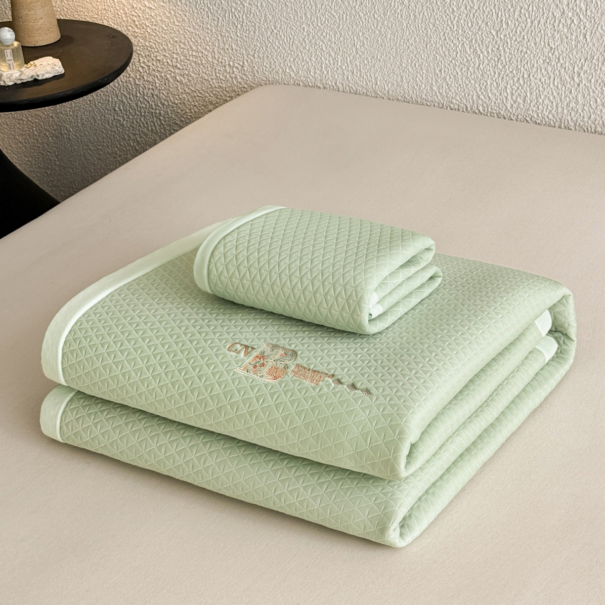 91家纺网 家纺一手货源 找家纺 鑫姿席业 2026新款A类PE凉感抗菌席凉席席子-几何花静系列 几何花境-绿（床垫款）