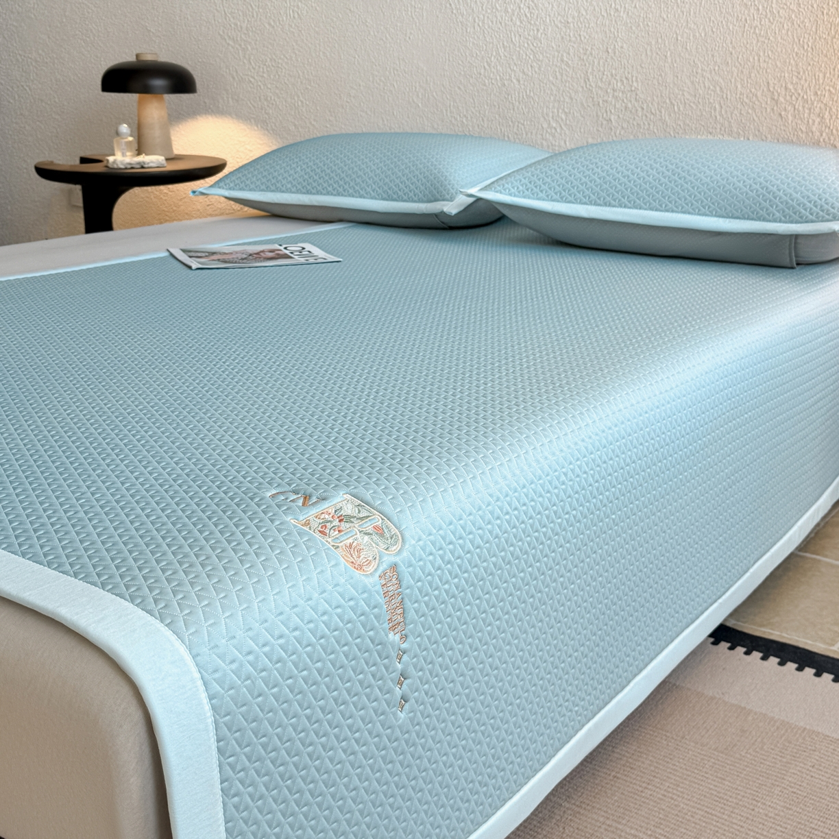 91家纺网 家纺一手货源 找家纺 鑫姿席业 2026新款A类PE凉感抗菌席凉席席子-几何花静系列 几何花境-蓝（床垫款）