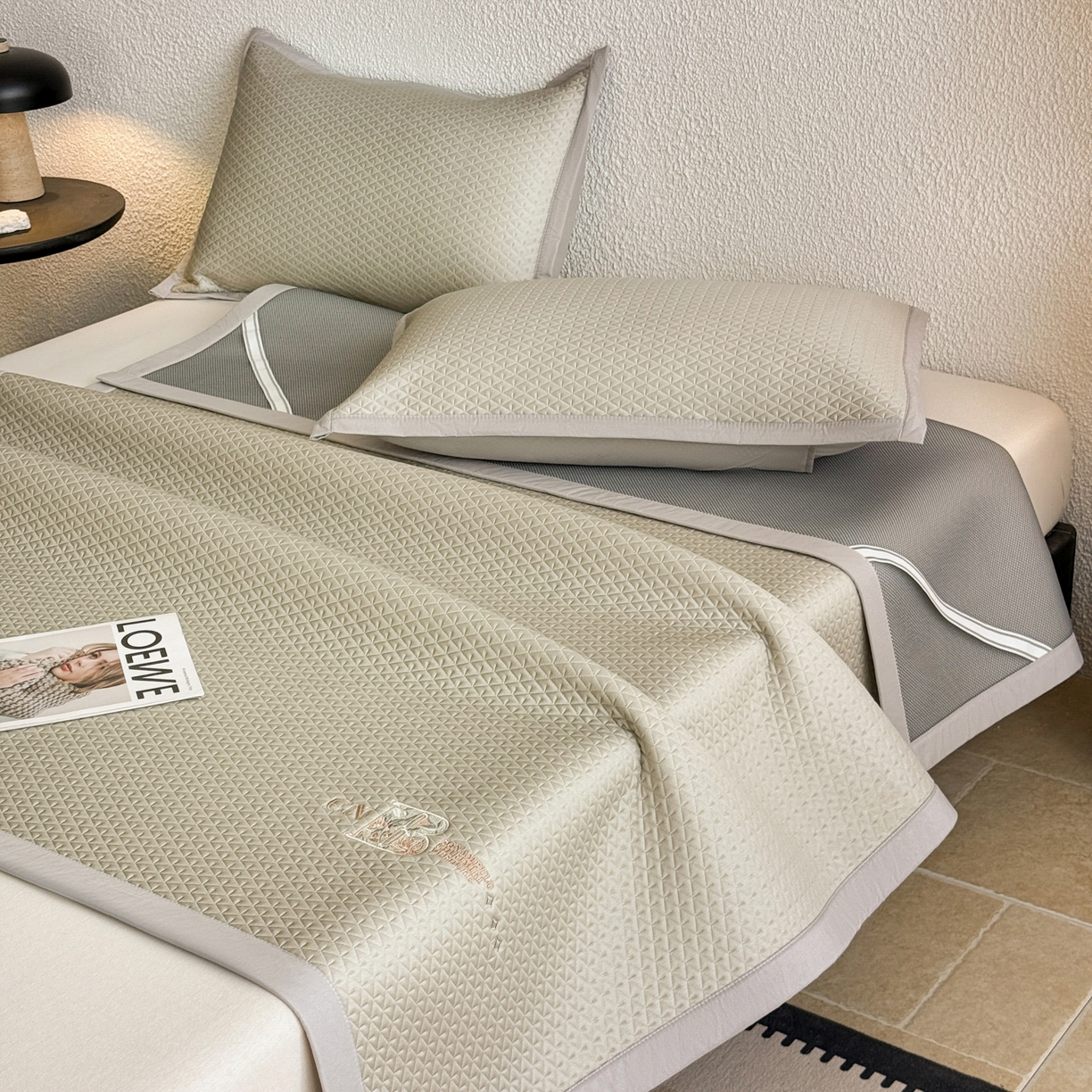 91家纺网 家纺一手货源 找家纺 鑫姿席业 2026新款A类PE凉感抗菌席凉席席子-几何花静系列 几何花境-咖（床垫款）