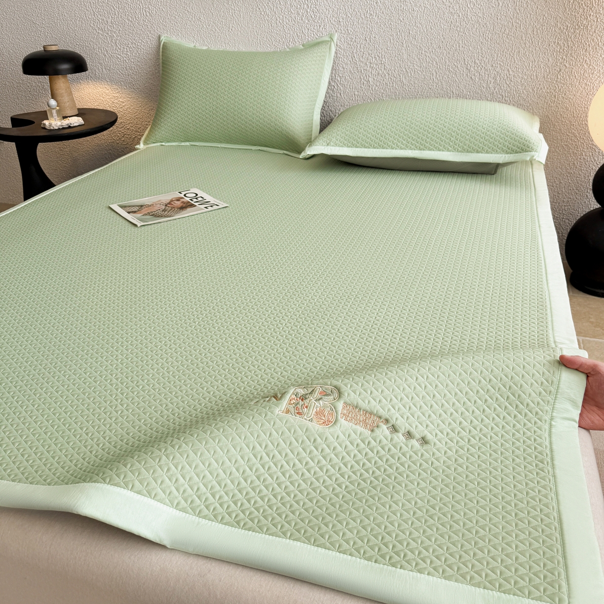 91家纺网 家纺一手货源 找家纺 鑫姿席业 2026新款A类PE凉感抗菌席凉席席子-几何花静系列 几何花境-绿（床垫款）