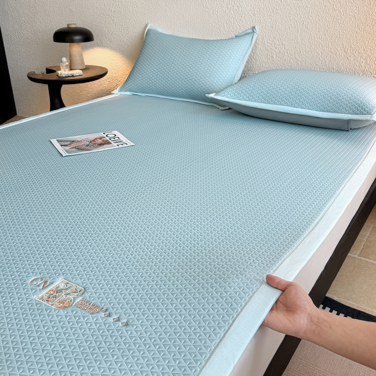 91家纺网 家纺一手货源 找家纺 鑫姿席业 2026新款A类PE凉感抗菌席凉席席子-几何花静系列 几何花境-蓝（床垫款）