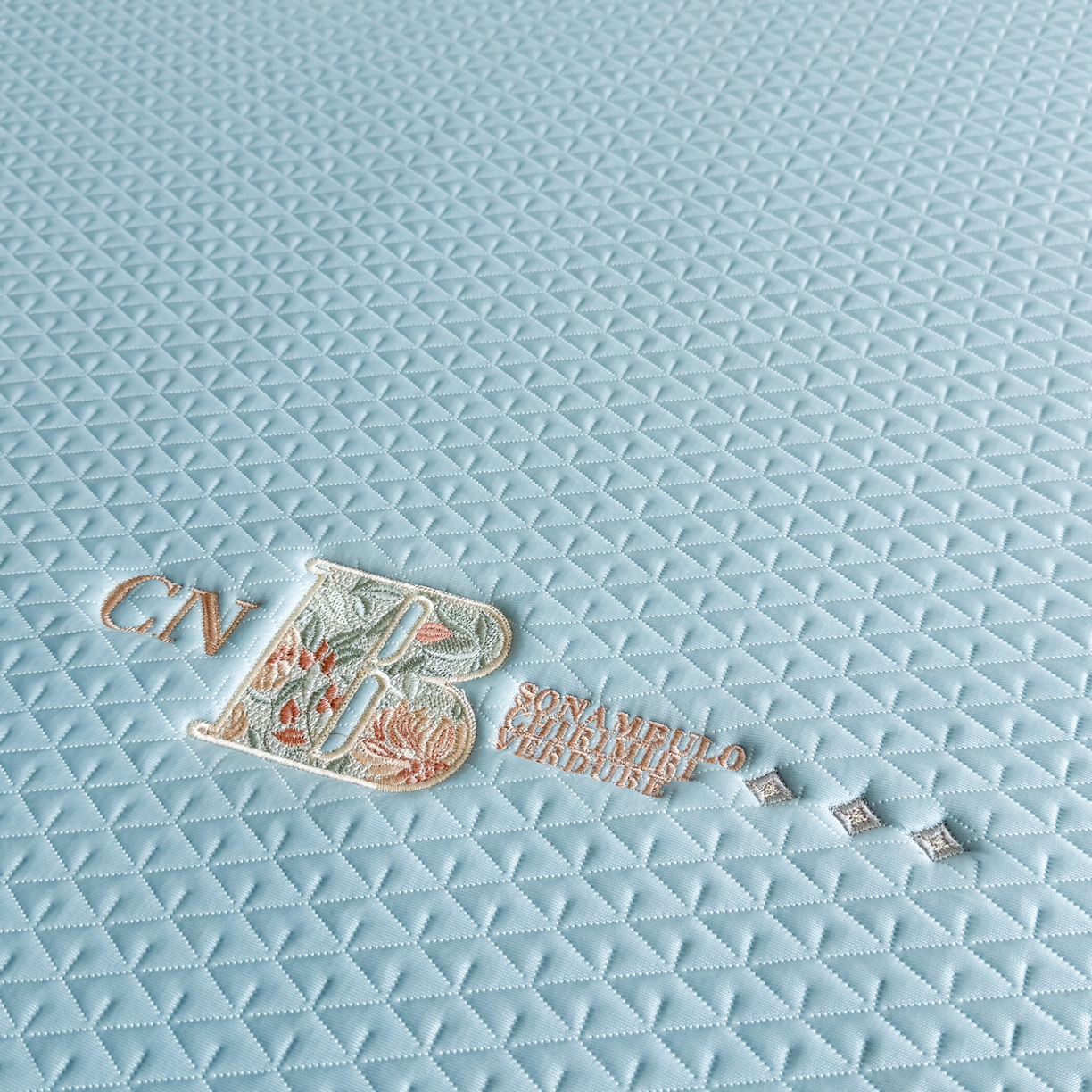 91家纺网 家纺一手货源 找家纺 鑫姿席业 2026新款A类PE凉感抗菌席凉席席子-几何花静系列 几何花境-蓝（床垫款）