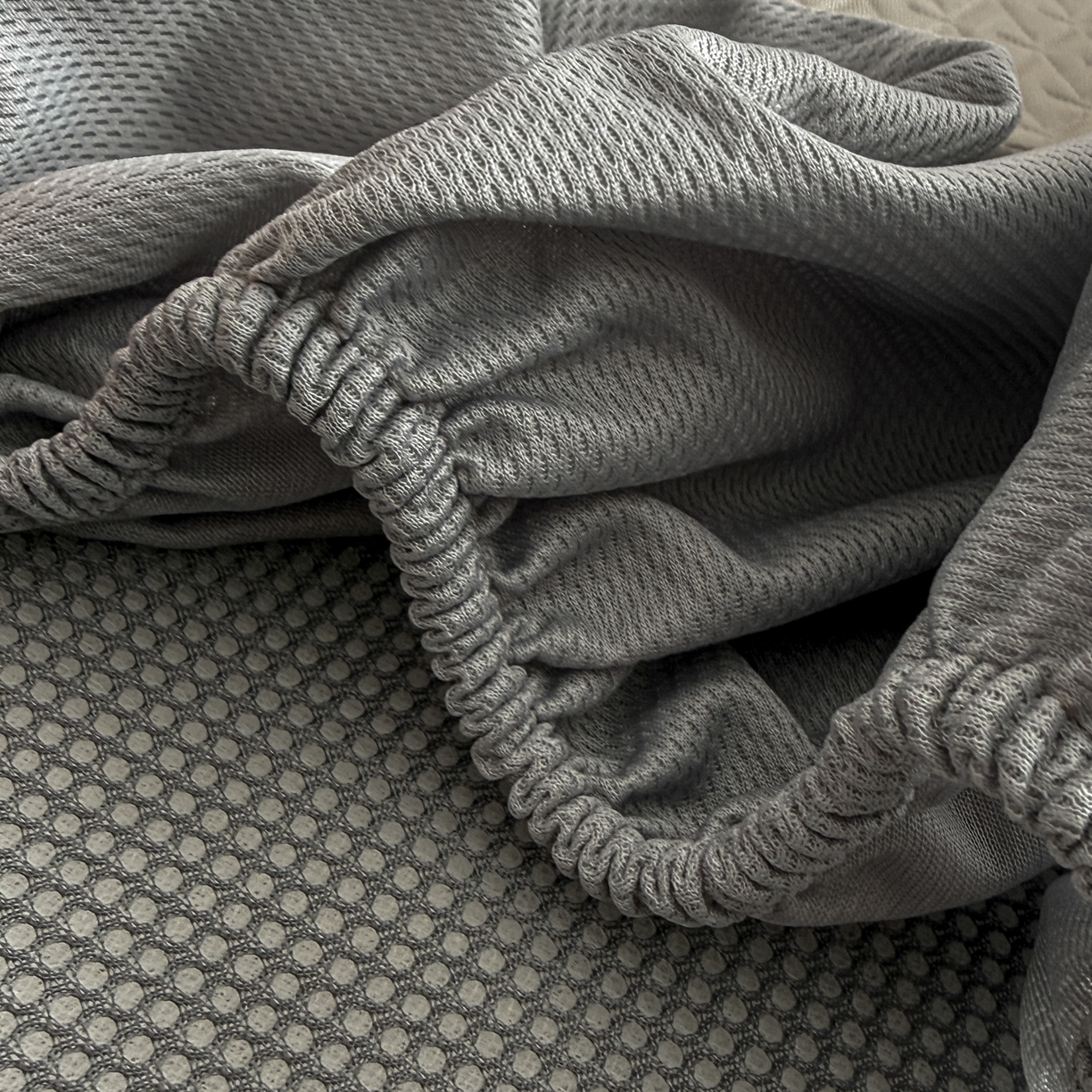 91家纺网 家纺一手货源 找家纺 鑫姿席业 2026新款A类PE凉感抗菌席凉席席子-几何花静系列 几何花境-咖（床笠款）