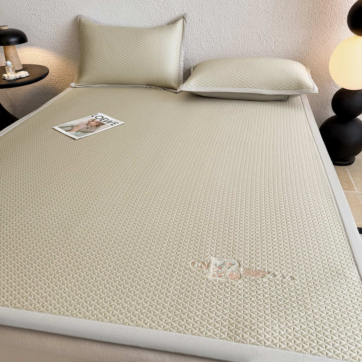 91家纺网 家纺一手货源 找家纺 鑫姿席业 2026新款A类PE凉感抗菌席凉席席子-几何花静系列 几何花境-咖（床垫款）