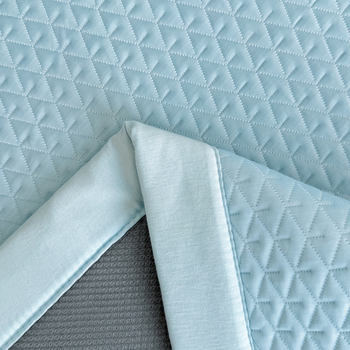 91家纺网 家纺一手货源 找家纺 鑫姿席业 2026新款A类PE凉感抗菌席凉席席子-几何花静系列 几何花境-蓝（床垫款）