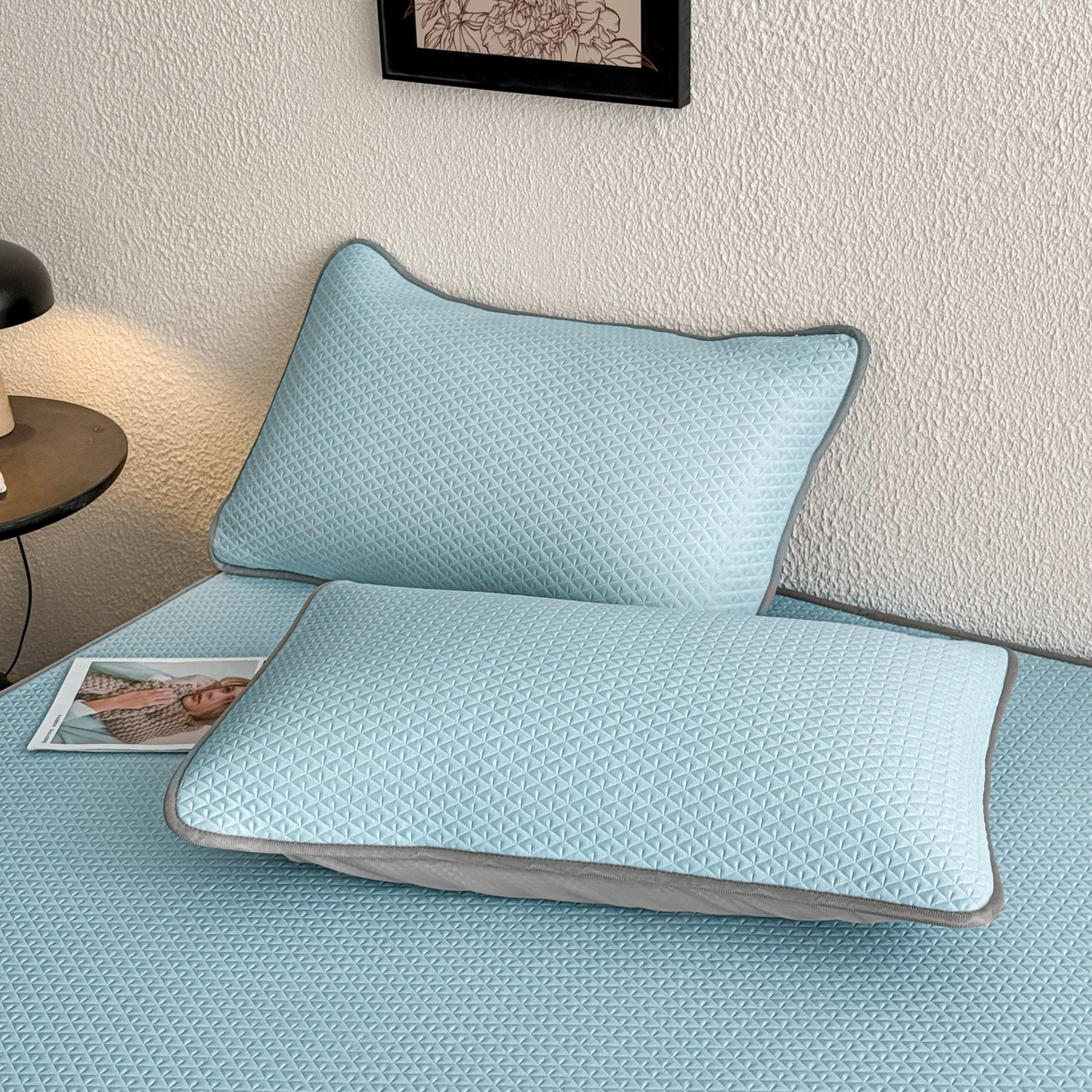 91家纺网 家纺一手货源 找家纺 鑫姿席业 2026新款A类PE凉感抗菌席凉席席子-几何花静系列 几何花境-蓝（床笠款）