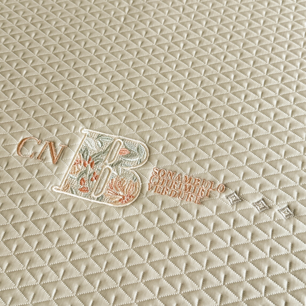 91家纺网 家纺一手货源 找家纺 鑫姿席业 2026新款A类PE凉感抗菌席凉席席子-几何花静系列 几何花境-咖（床垫款）