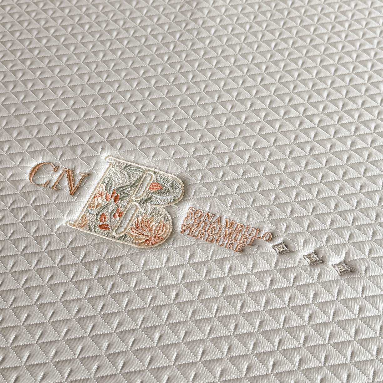 91家纺网 家纺一手货源 找家纺 鑫姿席业 2026新款A类PE凉感抗菌席凉席席子-几何花静系列 几何花境-灰（床垫款）