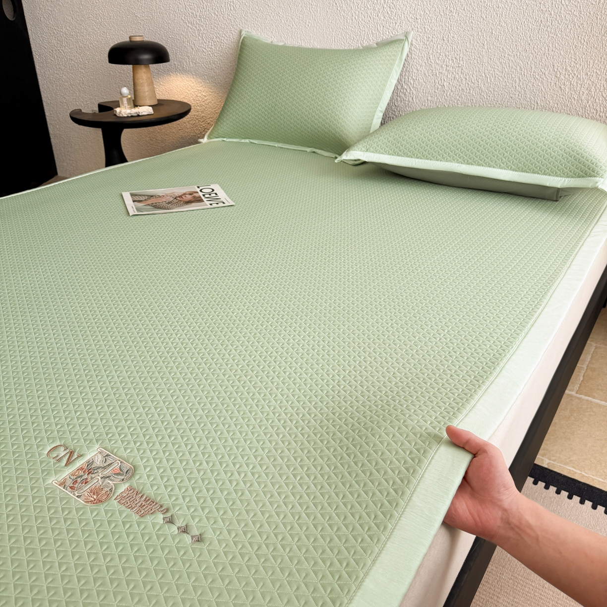 91家纺网 家纺一手货源 找家纺 鑫姿席业 2026新款A类PE凉感抗菌席凉席席子-几何花静系列 几何花境-绿（床垫款）