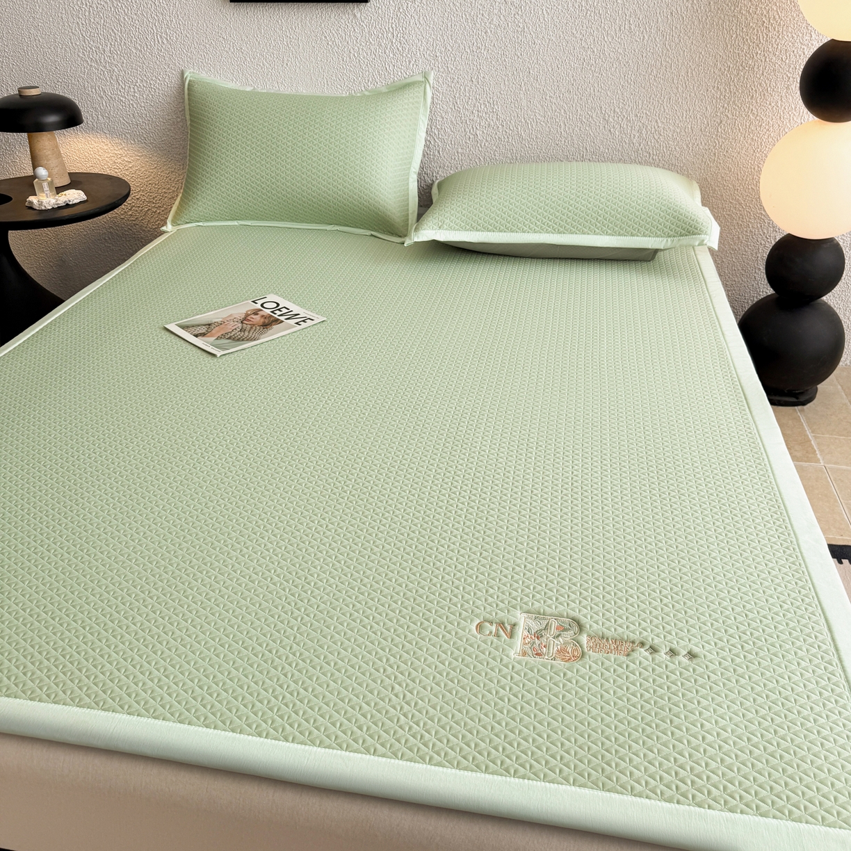 91家纺网 家纺一手货源 找家纺 鑫姿席业 2026新款A类PE凉感抗菌席凉席席子-几何花静系列 几何花境-绿（床垫款）