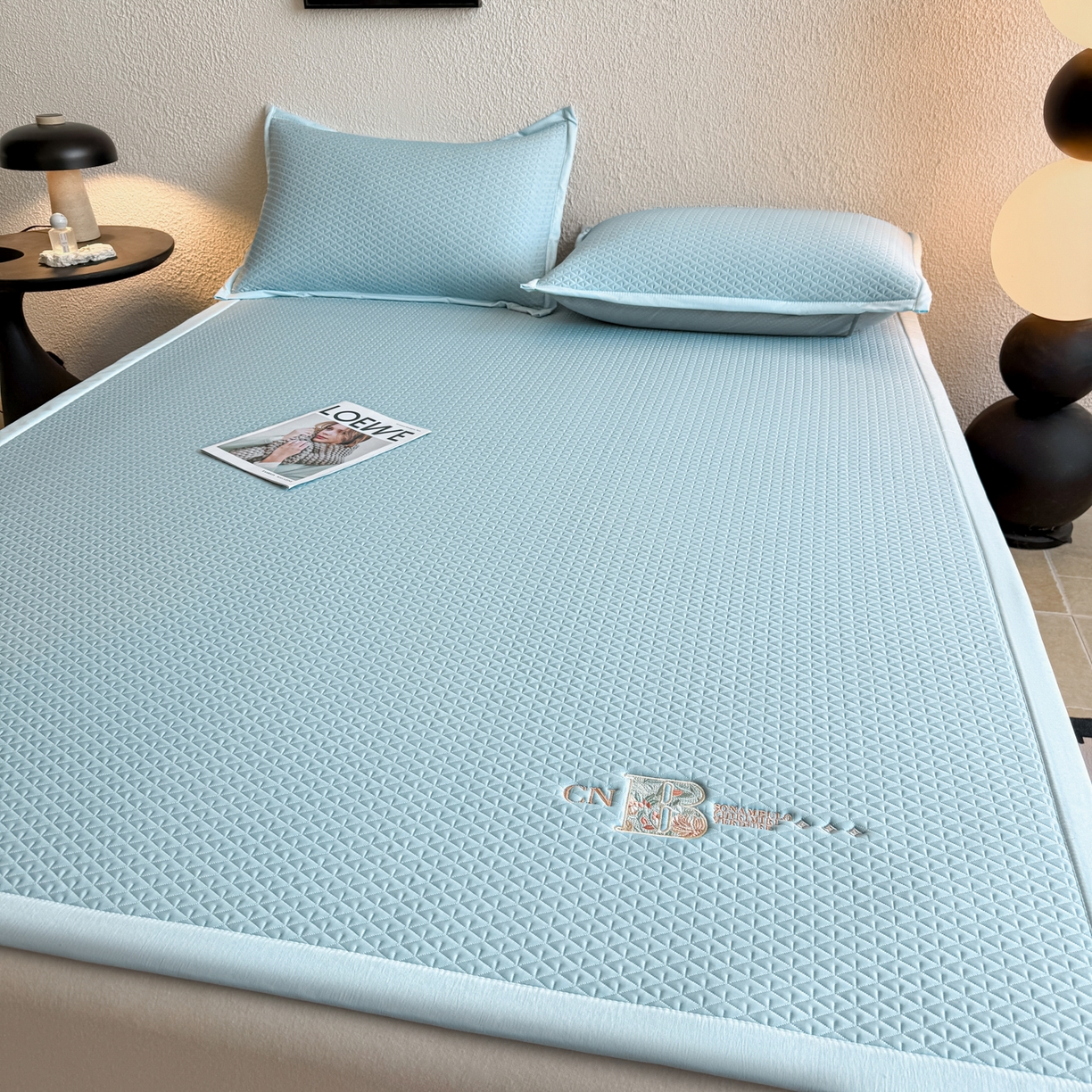 91家纺网 家纺一手货源 找家纺 鑫姿席业 2026新款A类PE凉感抗菌席凉席席子-几何花静系列 几何花境-蓝（床垫款）