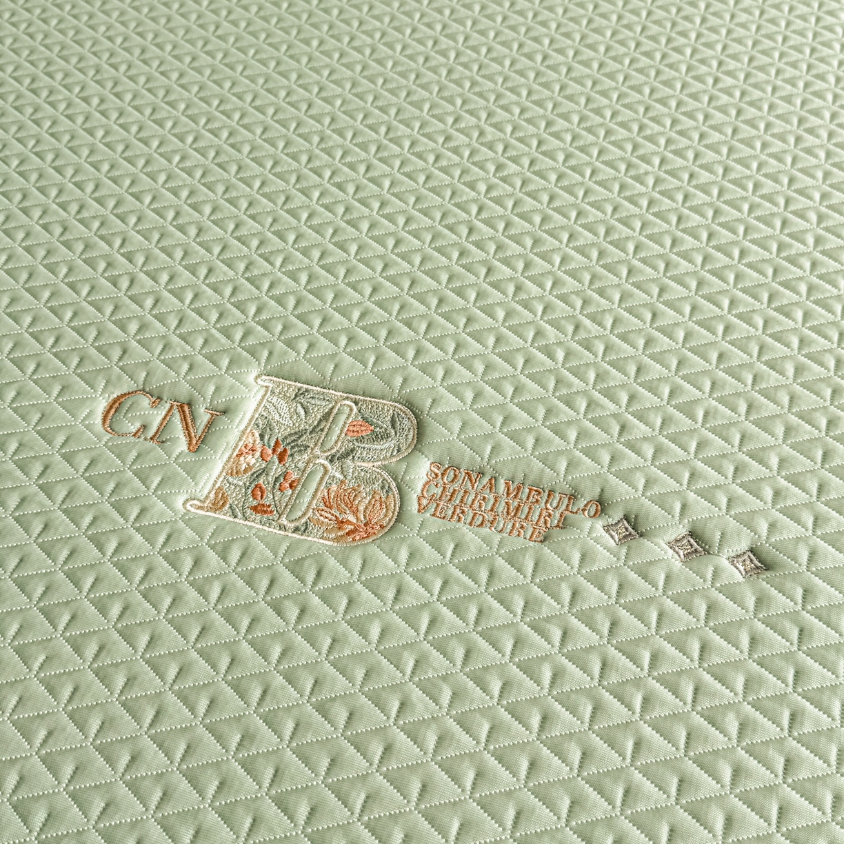 91家纺网 家纺一手货源 找家纺 鑫姿席业 2026新款A类PE凉感抗菌席凉席席子-几何花静系列 几何花境-绿（床笠款）