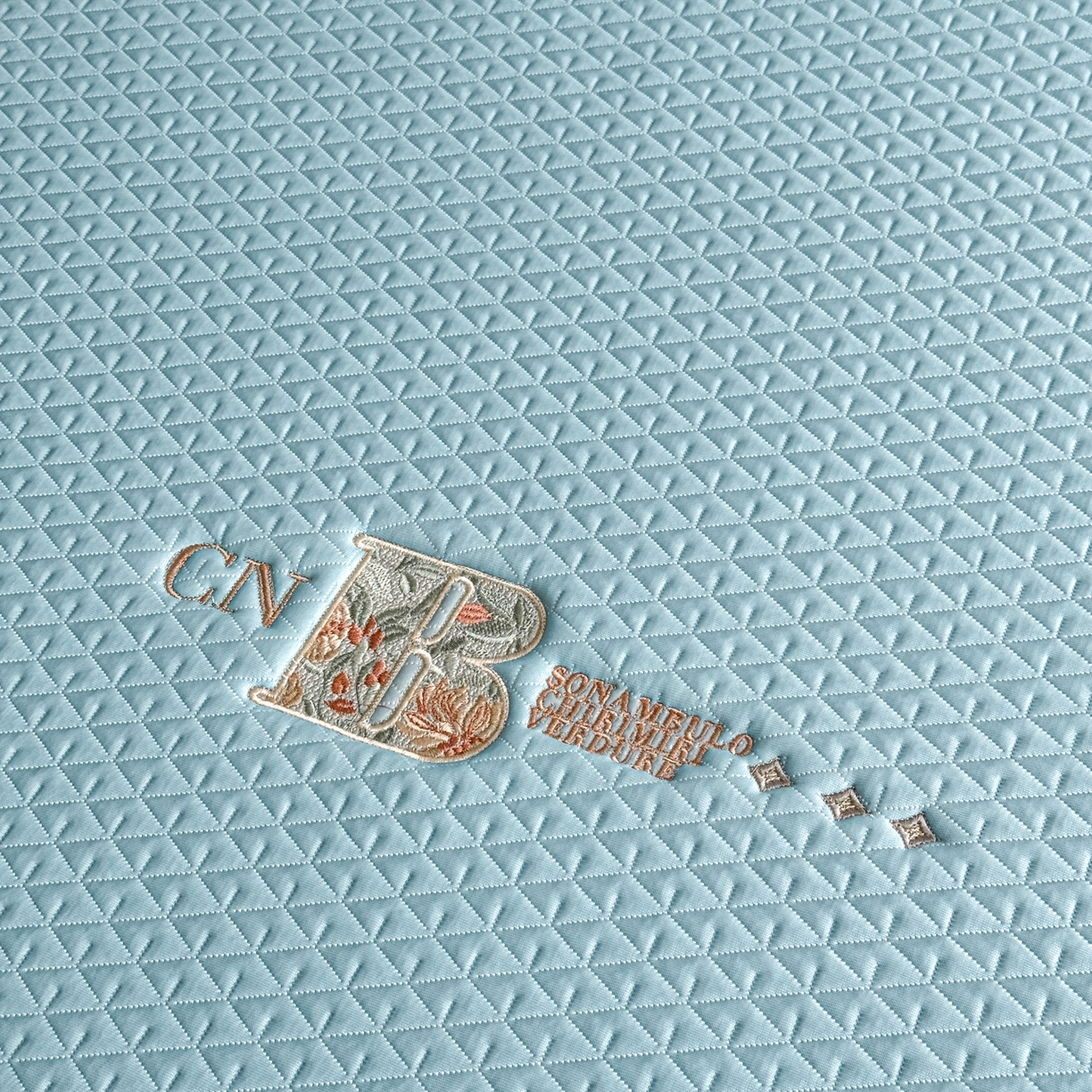 91家纺网 家纺一手货源 找家纺 鑫姿席业 2026新款A类PE凉感抗菌席凉席席子-几何花静系列 几何花境-蓝（床笠款）