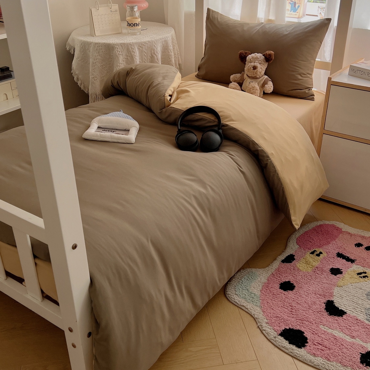 91家纺网 家纺一手货源 找家纺 缦绣阁家纺 2026新款亲肤水洗棉纯色四件套床单被罩被套单件学生宿舍上下铺单人三件套 椰子灰卡其