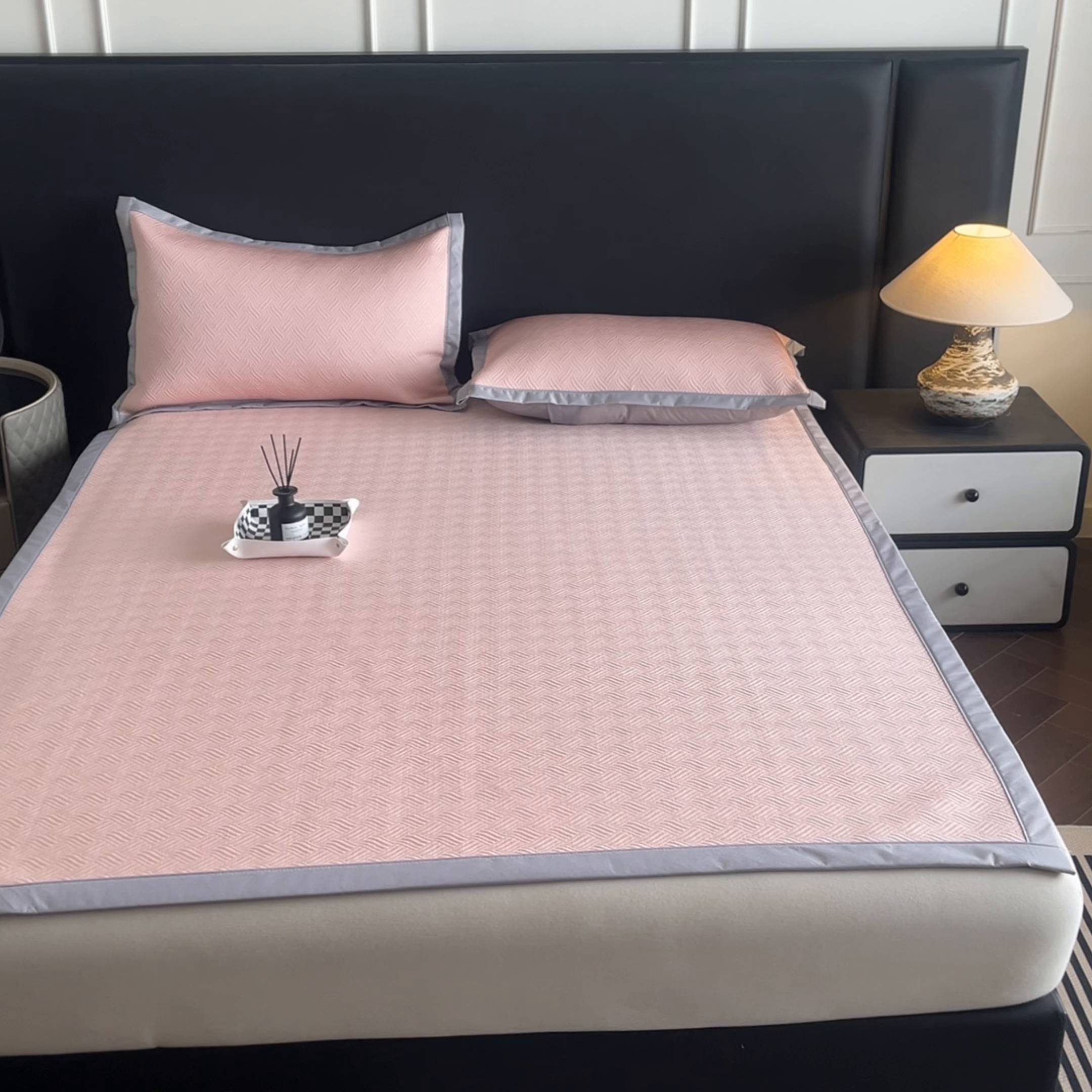 91家纺网 家纺一手货源 找家纺 鑫顺欣 2026新款A类冰豆豆席凉席席子 浪叠粉