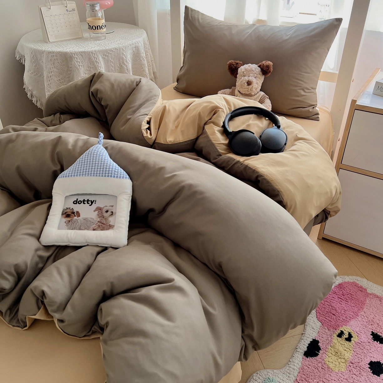 91家纺网 家纺一手货源 找家纺 缦绣阁家纺 2026新款亲肤水洗棉纯色四件套床单被罩被套单件学生宿舍上下铺单人三件套 椰子灰卡其