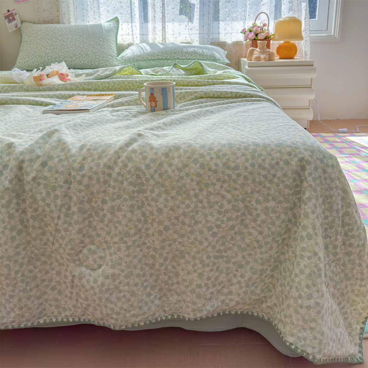 91家纺网 家纺一手货源 找家纺 被窝家纺 2026春夏新款贝壳边全棉双层纱大豆夏凉被空调被夏被四件套 绿玫瑰