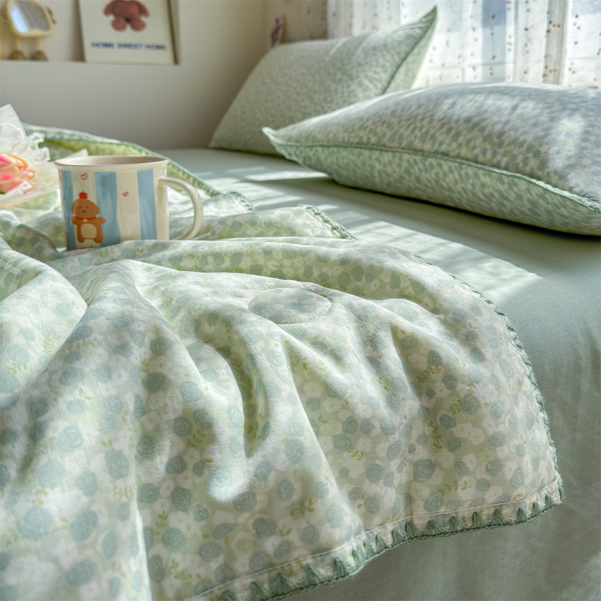 91家纺网 家纺一手货源 找家纺 被窝家纺 2026春夏新款贝壳边全棉双层纱大豆夏凉被空调被夏被四件套 绿玫瑰